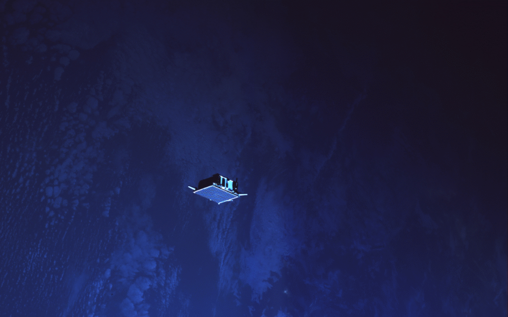 Liten satellit ovan jord